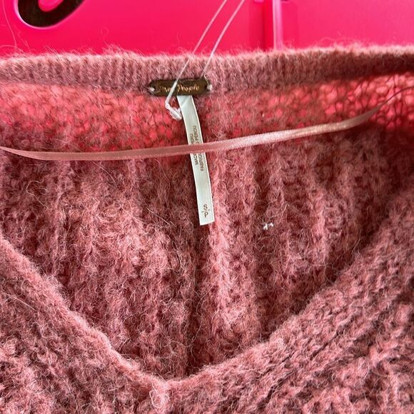 NWOT Free People Women’s Sweater - Picture 5 of 5